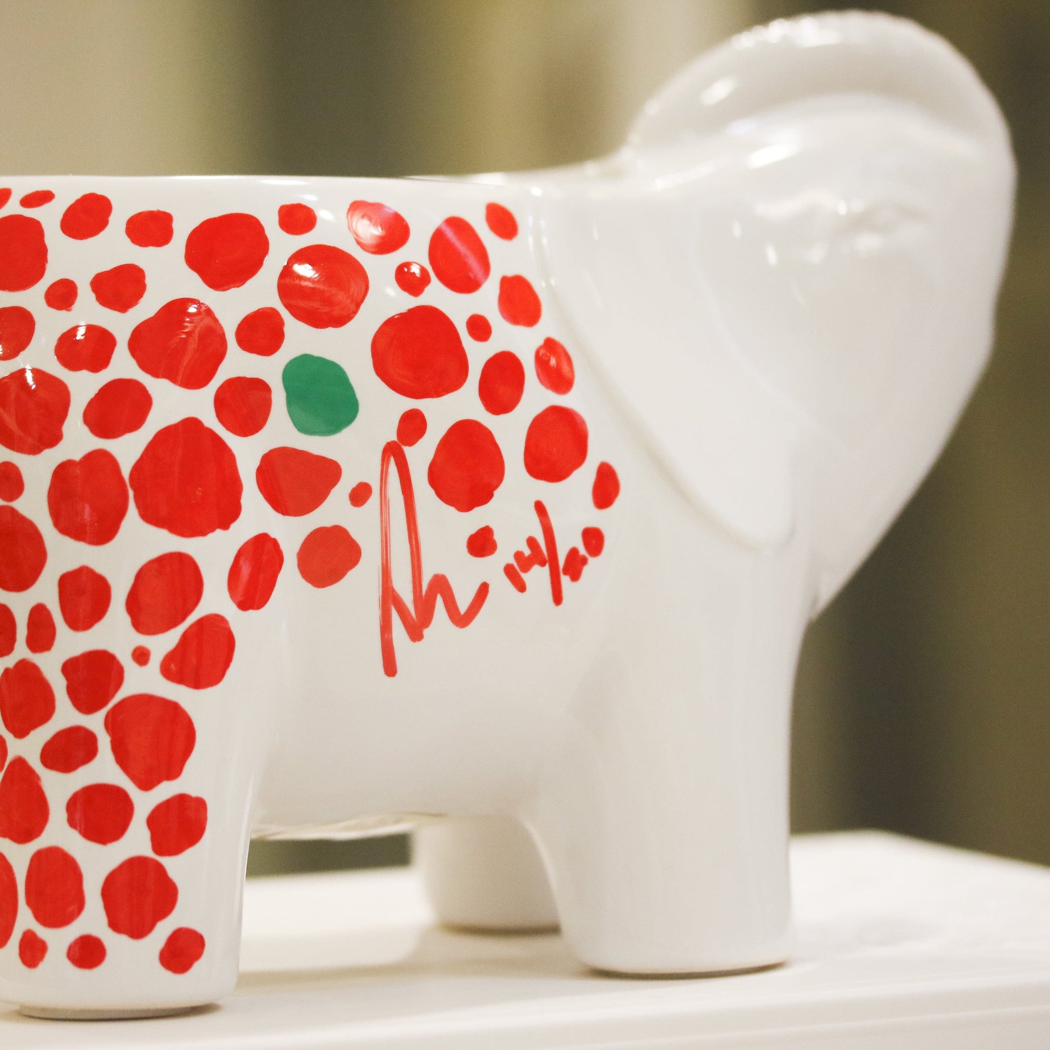 White store Elephant Candle