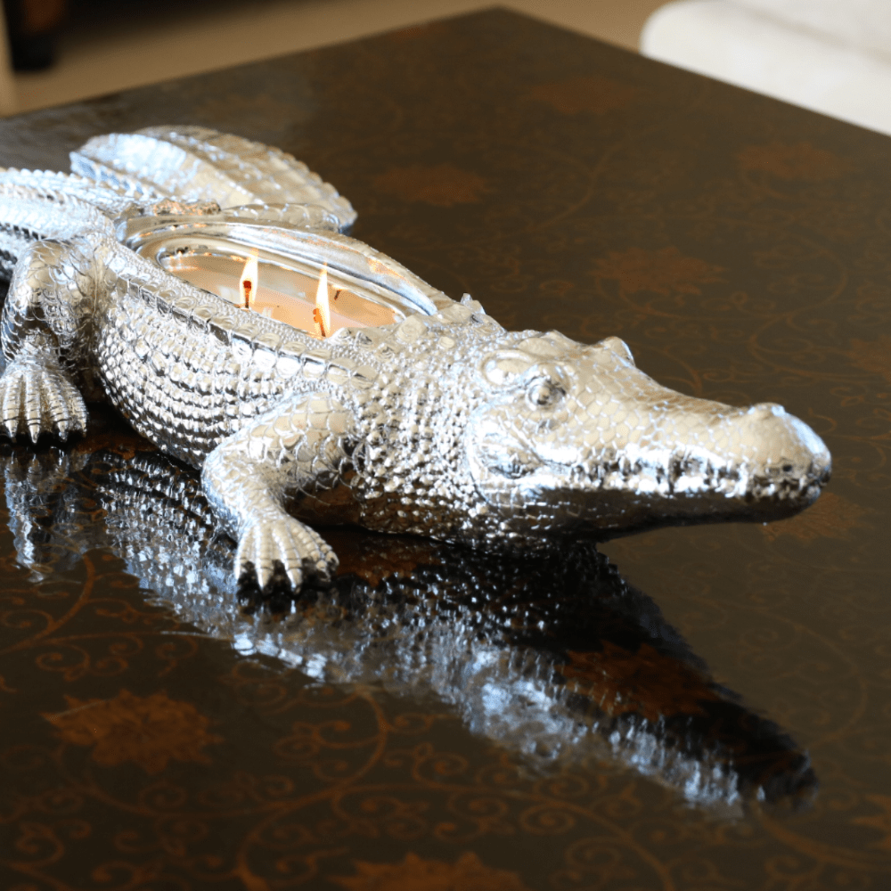 Ceramic-decorative-alligator-candle-with-white-wax-and-2-cotton-wicks